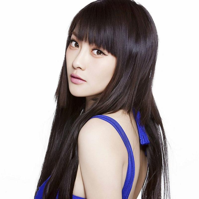 朱锐的演绎不仅仅是对角色的诠释,更是对生活的一种感悟和表达,她用自己的表演告诉我们,无论生活给予我们怎样的挑战和困难,我们都要保持坚定的信念和积极的态度,就像穆童一样,在小城中勇敢地前行,去追寻自己的梦想和幸福。