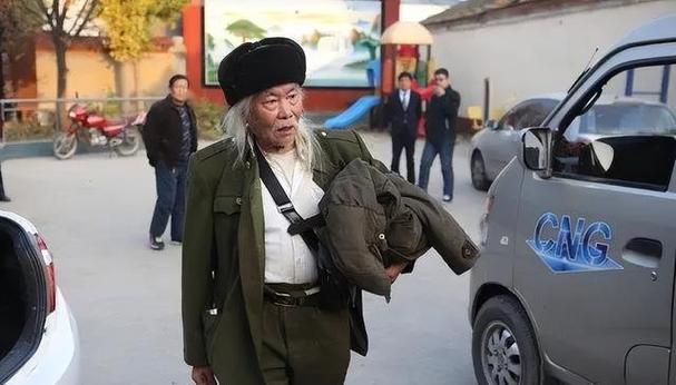 林耀东为了稳住局面,一方面加强了对村子的管控,严禁任何可疑的人和事;他开始对调查组进行各种试探和干扰,李维民则沉着应对,与林耀东展开了一场暗中的较量。