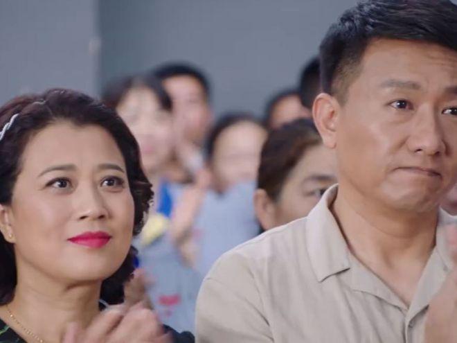 房子斌在《我和我的三个姐姐》中对许宝来的成功扮演,让我们对他的演技有了更深刻的认识和了解,他是一位值得我们尊敬和学习的演员,他的表演艺术将永远留在观众们的心中,让我们继续关注房子斌,期待他在未来的演艺道路上能够绽放出更加耀眼的光芒。