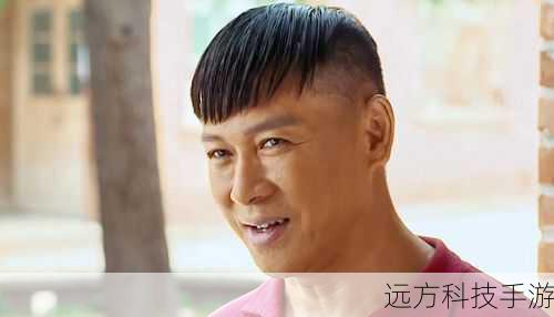 故事开篇,田小草就面临着诸多困难,丈夫李来顺的意外受伤,让原本就不富裕的家庭陷入了困境,田小草并没有被打倒,她用自己瘦弱的肩膀扛起了家庭的重担,她照顾丈夫,操持家务,还要应对来自外界的种种压力。