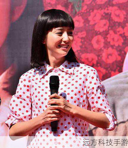 佟丽娅通过细腻的表演,将田润叶的情感世界展现得淋漓尽致,从最初对少安的深情,到后来在现实压力下的无奈与挣扎,再到最终的成长与释怀,佟丽娅将每一个阶段的田润叶都刻画得入木三分,她的眼神中时而流露出坚定,时而充满了忧伤和迷茫,让观众能够深切地感受到田润叶内心的波澜起伏。
