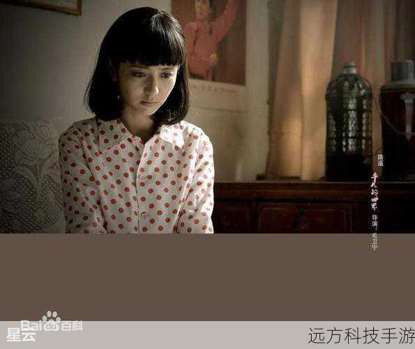 在演绎田润叶与少安之间的感情时,佟丽娅更是展现出了非凡的功力,那种爱而不得的痛苦,那种割舍不下的眷恋,都通过她的表演传递给了观众,观众仿佛能够亲身感受到田润叶在爱情中的煎熬和痛苦,为她的遭遇而心疼,为她的坚持而感动。