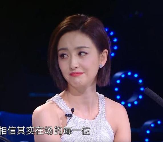在未来的演艺道路上,我们相信佟丽娅会继续给我们带来更多精彩的表演,她将用自己的才华和努力,塑造更多经典的角色,为观众带来更多优秀的作品,让我们一起期待佟丽娅在未来的表现,期待她为我们带来更多的惊喜和感动。