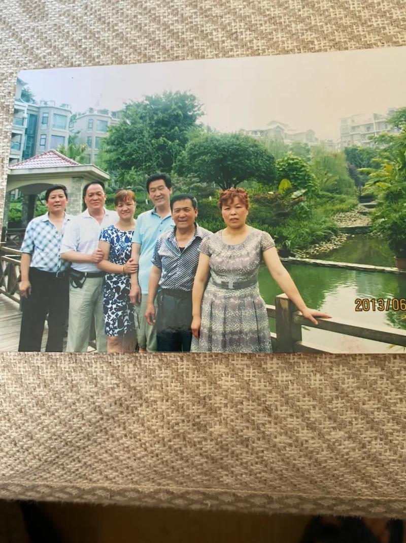 这部剧犹如一幅绚丽多彩的生活画卷,将我们带入一个充满爱与温暖的家庭世界,它所讲述的故事,或许就像是我们身边的某个家庭,有着欢笑与泪水,有着矛盾与和解。