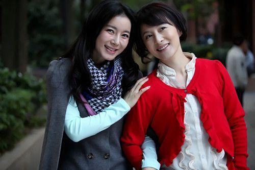 在等待《我家的春秋冬夏》上映的日子里,让我们怀揣着美好的憧憬,想象着剧中的那些精彩场景,想象着自己将如何随着剧情的发展而心情起伏,让我们期待着那个特别的时刻,当灯光暗下,屏幕亮起,我们将与剧中的人物一同走过春秋冬夏,一同书写属于我们自己的故事。