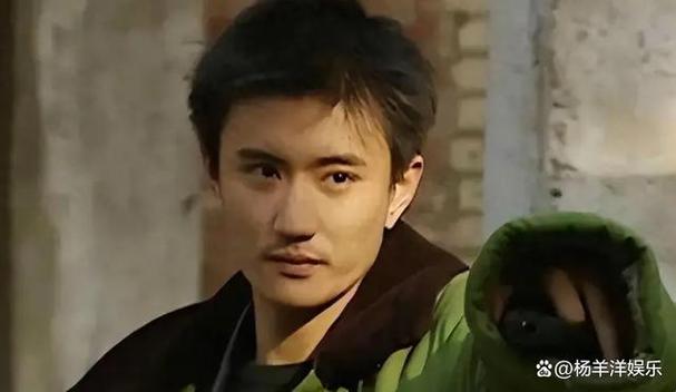 回顾他的职业生涯,我们可以看到一个个经典的角色,从那个初出茅庐的年轻演员到如今的资深艺人,昆瑙·内亚用自己的行动诠释了什么是对表演的执着和热爱,他的每一次演出都是一次对自己的挑战,也是对观众的一次馈赠。