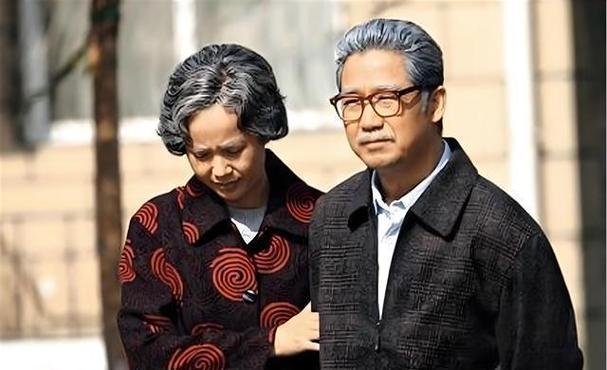 这部剧的成功不仅在于其对历史的忠实还原,更在于它对人物情感和命运的细腻刻画,观众在欣赏剧情的同时,也能与剧中的人物产生共鸣,感受到他们的喜怒哀乐,唐明皇与杨贵妃的爱情故事更是成为了千古佳话,让人们为之动容。