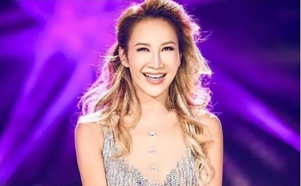“十足女神 fan”不仅仅是一个综艺节目,它更是一个时代的记忆,它代表了当时人们对于美、对于才华、对于梦想的追求,它激励着无数的观众勇敢地追求自己的目标,展现自己的魅力。
