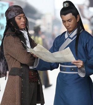 段平,一个智慧超群、思维缜密的刑名师爷,他身处复杂的案件之中,凭借着自己的洞察力和推理能力一次次揭开谜团,吴奇隆将段平的气质和性格展现得淋漓尽致,他通过细腻的表情、精准的动作以及富有感染力的台词表达,让观众仿佛能够触摸到段平的内心世界。