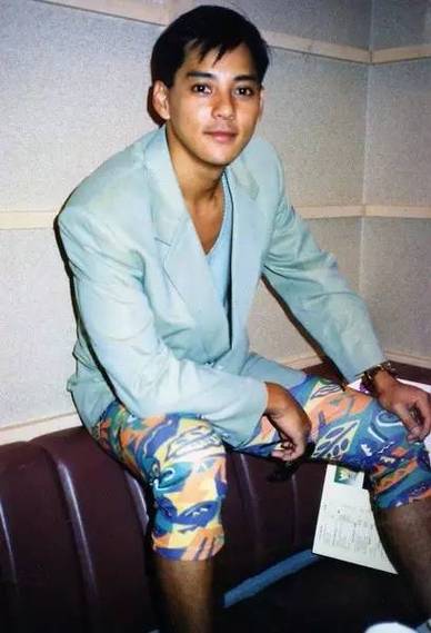 莫少聪的电影全集列表是他演艺生涯的宝贵财富,每一部作品都承载着他的努力和付出,这些作品不仅仅是娱乐的载体,更是艺术的表达,它们反映了社会的变迁、人性的复杂以及人类的情感和梦想。