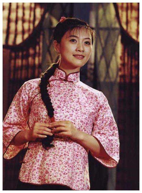 四姐——[演员名字]饰