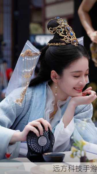 张雪迎饰演的容乐,是西启公主,她聪明睿智、坚韧勇敢,背负着国家使命远嫁北临,却在这复杂的局势中经历了无数磨难与情感纠葛,她的内心善良且充满正义感,在面对困境时始终坚守自己的信念。
