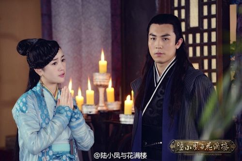 《陆小凤与花满楼》以其独特的剧情、精彩的演绎和深刻的内涵,成为了一部值得回味的经典之作,它带领观众走进了一个充满奇幻与冒险的江湖世界,让我们沉浸其中,感受着侠义、智慧、情感的交织与碰撞,为我们留下了一段难忘的江湖传奇,无论是对武侠剧爱好者,还是对喜欢精彩剧情的观众来说,这部剧都具有极大的吸引力和观赏价值,它不仅仅是一部娱乐作品,更是一部能够引发人们思考和感悟的佳作,在这个江湖中,我们看到了勇气、智慧、善良的力量,也看到了人性的弱点和复杂性,它让我们明白,在面对困难和挑战时,我们要坚守自己的信念和原则,用勇气和智慧去战胜困难,用善良和爱心去关爱他人,也让我们懂得了珍惜友情和爱情,因为它们是我们人生中最宝贵的财富。