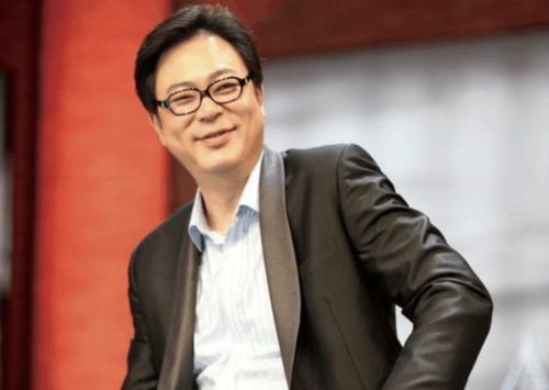 彭子易的努力也得到了业内人士的认可和赞赏,许多导演和制片人都对他的表演给予了高度评价,认为他是一个极具潜力的演员,这也为他赢得了更多的演出机会,让他能够在不同类型的作品中展现自己的才华。
