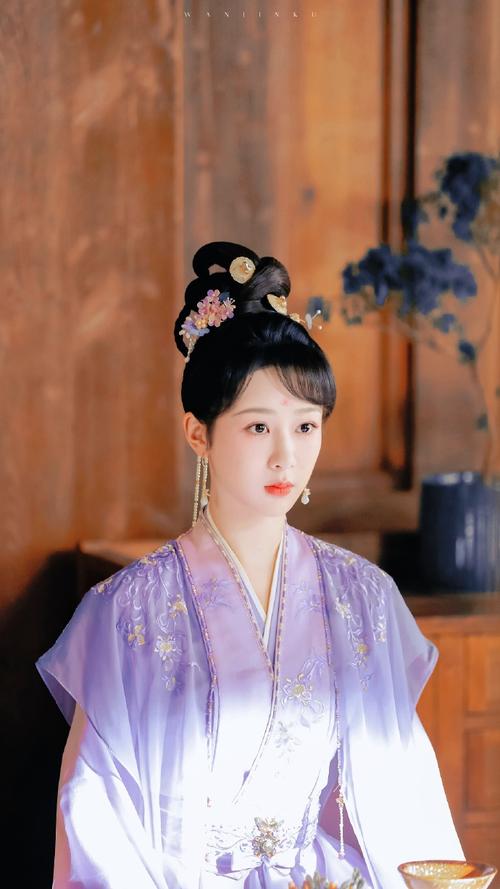 首先不得不提的当然是女主角小夭，由[演员名字]饰演，小夭身世坎坷，经历波折，她美丽聪慧且善良坚韧，内心渴望着一份真挚的情感和温暖的依靠，在第二季中，她的情感之路和命运走向依旧是大家关注的焦点。
