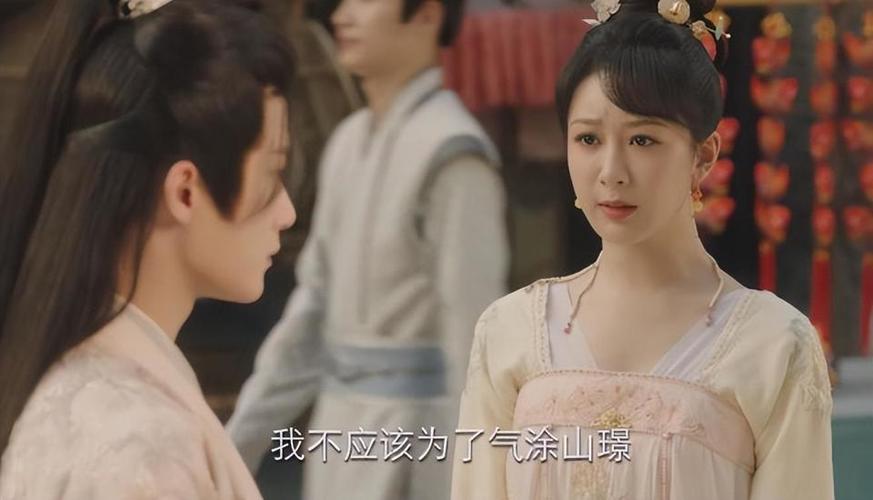涂山璟由[演员名字]扮演，他温柔儒雅，对小夭一往情深，在第一季中，他与小夭的感情逐渐升温，第二季中他将继续为了守护小夭而努力，面对各种挑战和考验，他的深情和执着相信会打动无数观众。