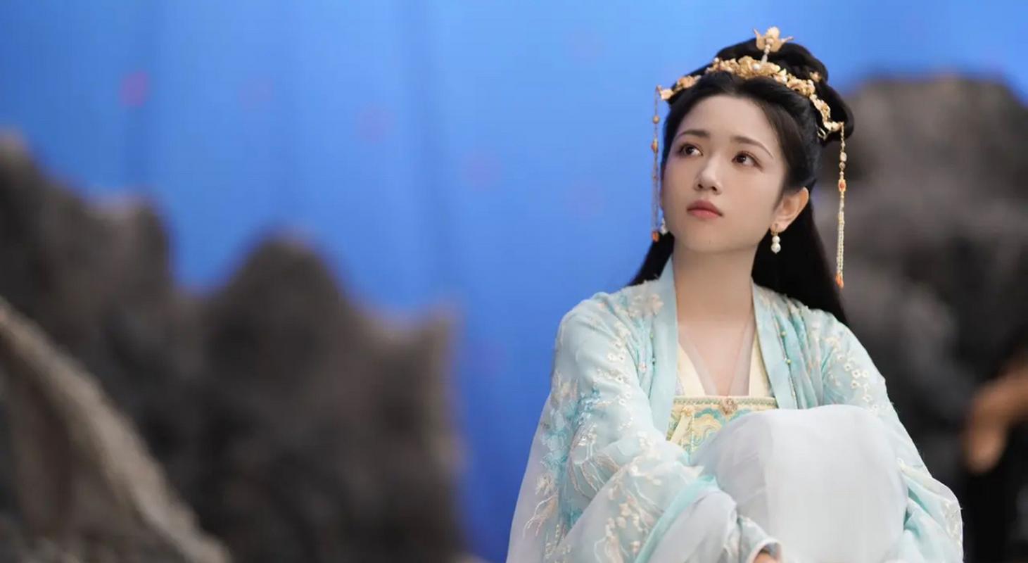 阿念，小夭的妹妹，由[演员名字]饰演，她性格活泼，有些刁蛮任性，但内心也有着善良的一面，她与小夭之间的姐妹情在剧中也是一大亮点。