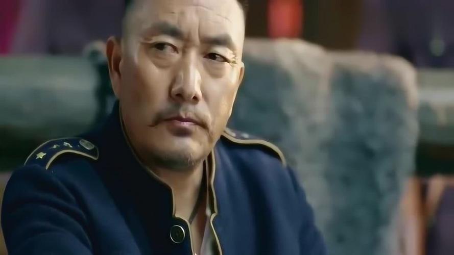 回顾《一代枭雄》第 26 集,我们可以看到剧中所展现出的人性的复杂与多面,何辅堂在权力与道德之间的挣扎,他与其他人物之间的情感纠葛,都让我们对人性有了更深刻的思考,这一集的剧情不仅仅是一个故事,更是对现实生活的一种映照。