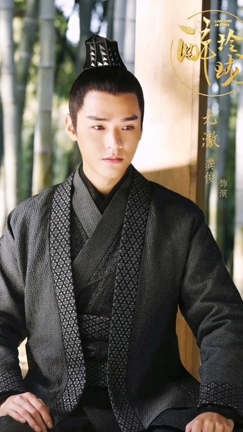 刘瀚阳,一个对表演充满热情与执着的演员,或许在出演《安乐传》之前,他并不是广为人知,但他一直在演艺道路上默默耕耘,不断积累经验,提升自己的演技。