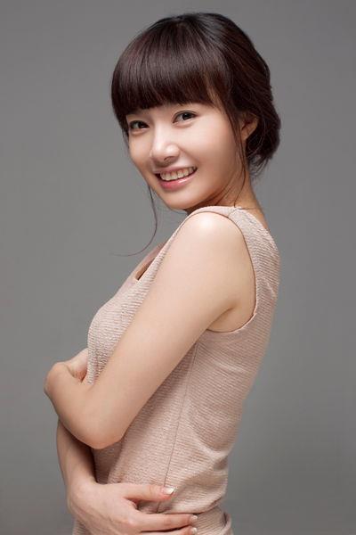 在演艺生涯中,张靖宜或许还面临着许多挑战和机遇,但凭借她的才华和努力,我们相信她一定会在未来的演艺道路上走得更远,她所塑造的李丹这个角色将成为她演艺生涯中的一个重要里程碑,也将让更多的观众认识和喜爱上这位优秀的演员。