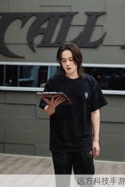 尹正的表演不仅仅局限于面部表情和肢体动作,他的声音也为角色增色不少,他的台词功底扎实,每一句话都饱含着情感,让观众能够更加深入地理解傅子遇的内心世界,在剧中,他的声音时而轻松幽默,时而严肃认真,与角色的情绪变化完美契合。