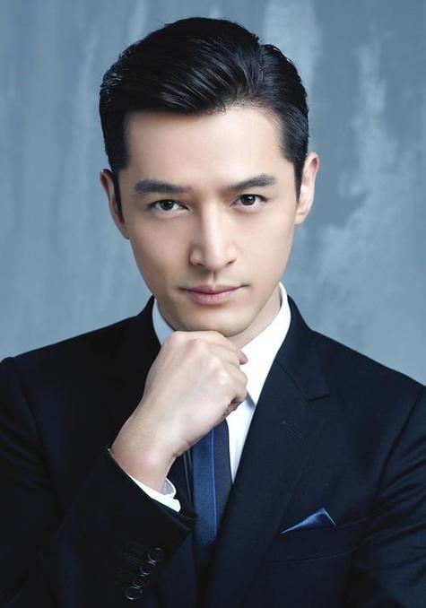 除了演技,胡歌的个人魅力也为莫循这个角色增色不少,他的谦逊、努力和对表演的执着,都让观众对他充满了敬意,在拍摄《风中奇缘》期间,胡歌全身心地投入到角色中,不断地钻研剧本,与导演和其他演员交流探讨,力求将莫循这个角色塑造得更加完美。