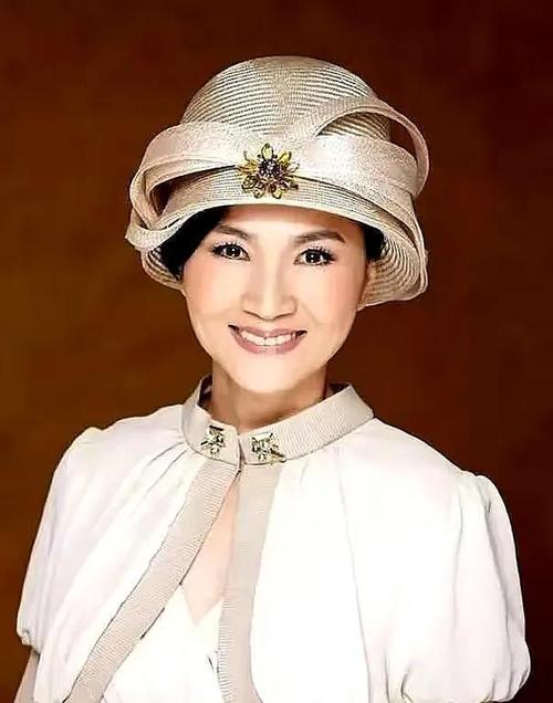 在这个充满机遇和挑战的时代,符文婷用自己的行动诠释了什么是坚持和努力,她的故事告诉我们,只要有梦想,并为之付出努力,就一定能够实现自己的人生价值,让我们一起为符文婷加油,期待她在未来的演艺之路上创造更多的辉煌!