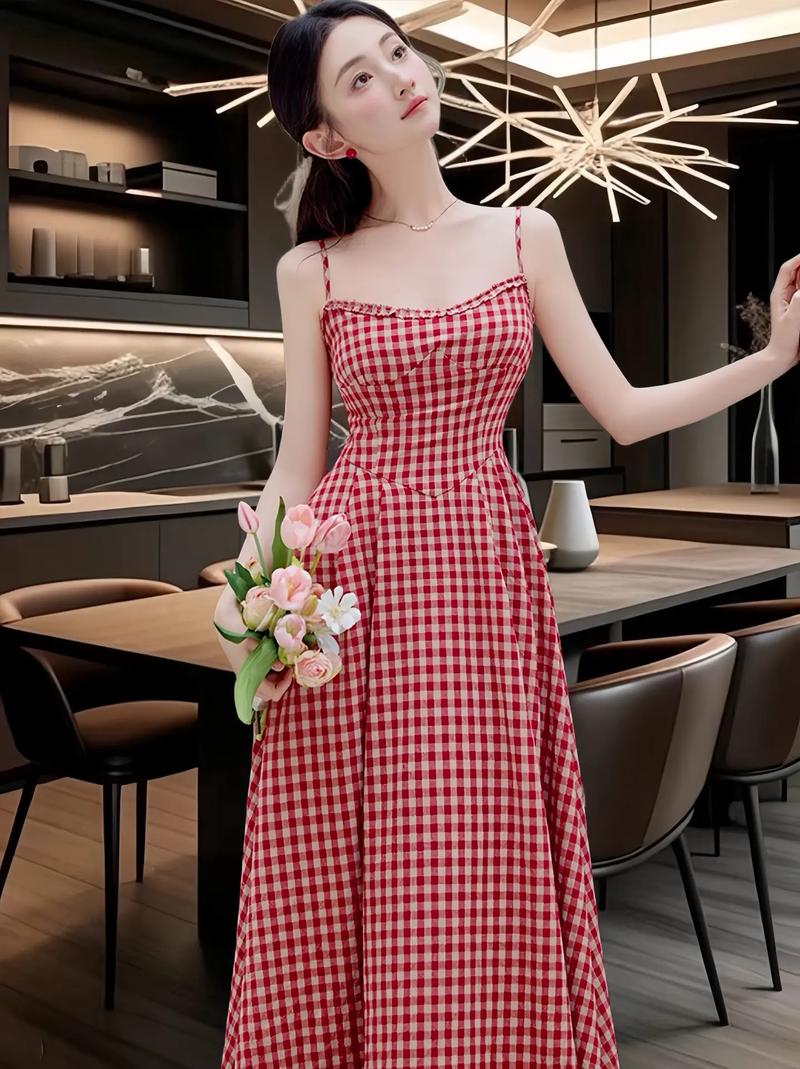 在画面表现上,这一集依然保持了高水准,精美的服装和场景设计,让观众仿佛置身于那个繁华而又充满危机的天盛王朝,演员们的精彩表演也为本集增色不少,他们生动地诠释了角色的情感和内心世界,让观众们能够更加深入地理解剧情。
