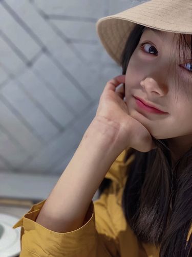 在未来的日子里,我们有理由相信张籽沐会继续在演艺道路上发光发热,她将用自己的才华和努力,为我们带来更多精彩的表演和优秀的作品,我们期待着她在未来能够挑战更多高难度的角色,展现出更加多元的一面。