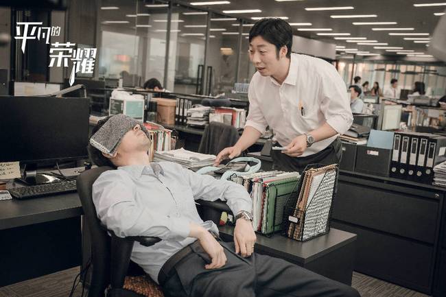 这部剧的成功不仅仅在于其搞笑的情节和温馨的氛围,更在于它对人物的细腻刻画和对生活的真实展现,它让我们看到了一个充满爱和包容的家庭对个人成长的重要性,也让我们更加珍惜身边的亲人和朋友。