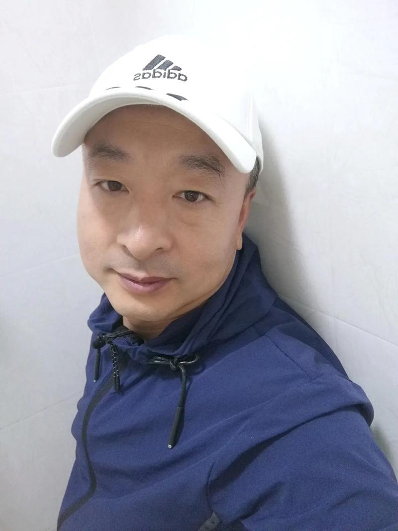 这一集中,熟男们的故事继续上演,那些历经岁月磨砺的男人们,各自怀揣着自己的困惑和梦想,在生活的舞台上碰撞出无数的火花,他们或许在事业上遇到瓶颈,或许在感情上陷入迷茫,但他们始终以成熟男人特有的坚韧和智慧去面对。