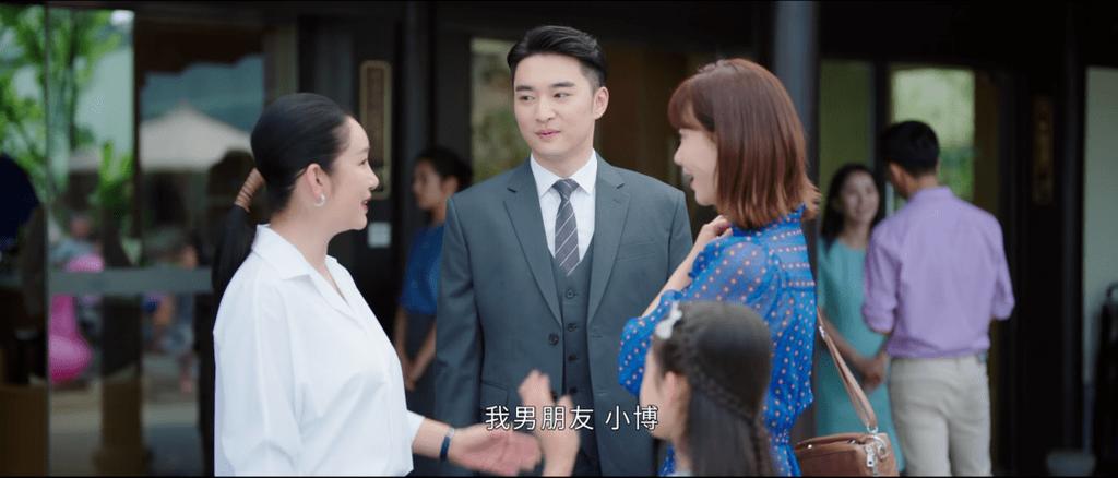 剧中的家庭元素也为剧情增添了一份温馨,何欢与家人之间的牵挂和关爱,白杨与家人的互动,都让观众感受到了家庭在人生中的重要性,即使在外面经历了风风雨雨,家永远是心灵的港湾。