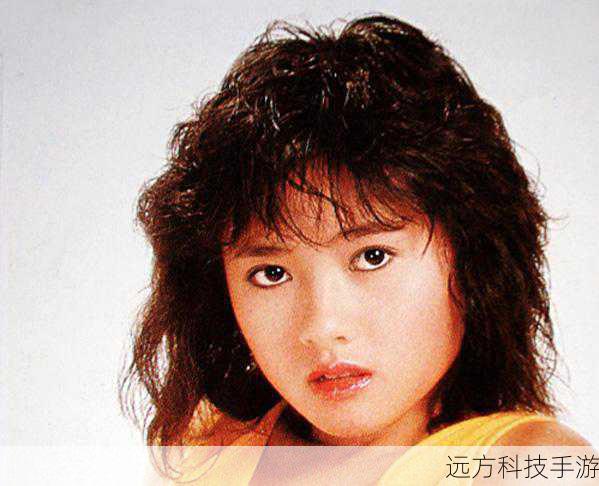 李丽珍的演艺之路始于上世纪八十年代,当时的她,拥有着清纯可人的外貌和灵动的气质,一出道就吸引了众多目光,她在早期的作品中展现出了青春少女的纯真与活力,迅速在演艺圈崭露头角。