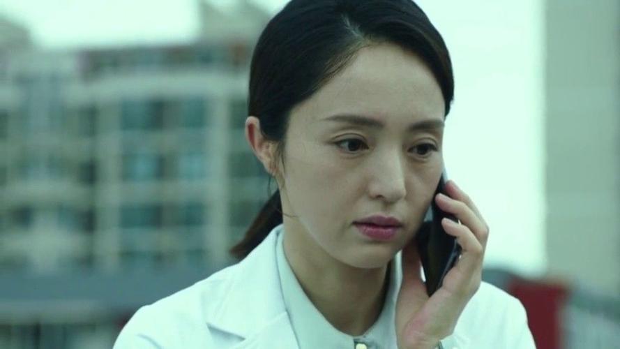 除了在《北京女子图鉴》中的出色表现,刘牧还参演过许多其他的影视作品,在每一部作品中,他都展现出了不同的风格和特点,给观众带来了不一样的惊喜,他的演技得到了越来越多业内人士和观众的认可和赞赏。
