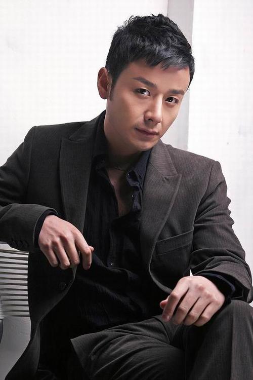 刘牧的成功不仅仅在于他的演技,还在于他的人格魅力,他谦逊、努力、敬业,对待每一个角色都如同对待自己的孩子一般用心,他与剧组的工作人员相处融洽,总是能够给大家带来欢乐和温暖。