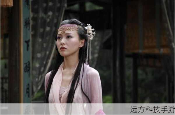 唐嫣对于紫萱这个角色的塑造不仅仅在于情感的表达,还体现在她的外在形象上,她的古装扮相美丽动人,无论是一袭紫衣还是淡雅的白衣,都能展现出紫萱不同的气质,她的发型和妆容也与角色相得益彰,为紫萱增添了几分神秘和妩媚。