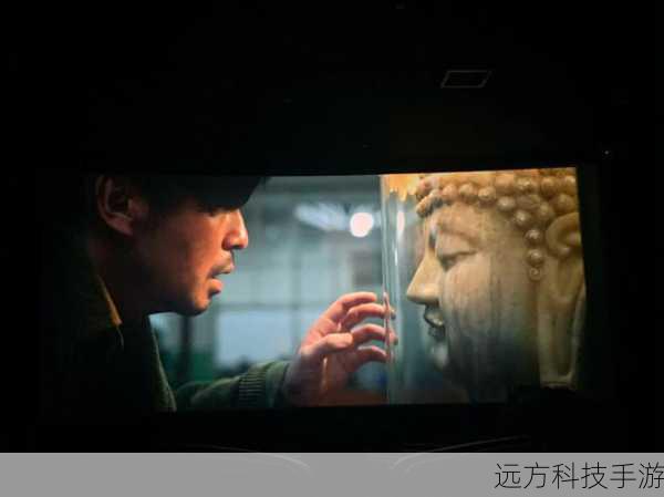 而许绍雄,这位演艺界的资深前辈,在《古董局中局》第二季中同样有着出色的表现,许绍雄以其独特的表演风格和丰富的经验,为剧集带来了稳定的演技支撑,他所饰演的角色往往具有鲜明的个性,无论是善良温和还是狡猾阴险,都能演绎得十分到位,在本季中,他的角色或许并非核心人物,但他的每一次出场都能吸引观众的注意力,展现出了他作为一名优秀演员的实力和魅力。