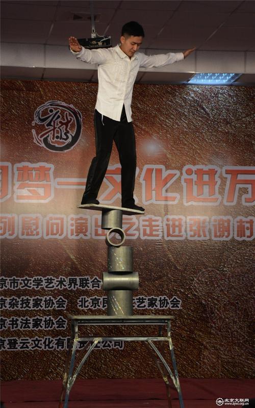 在未来的演艺道路上,我们相信王强会继续为我们带来更多优秀的作品和精彩的角色,他将用自己的演技,书写属于自己的辉煌篇章。