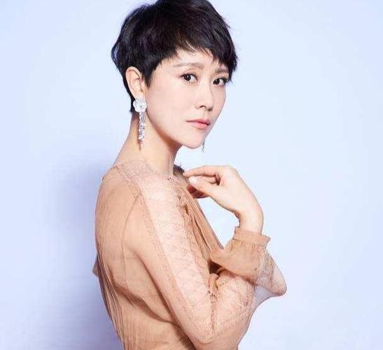 林玉卿：由[演员姓名 2]饰演，林玉卿是一位美丽聪慧、心地善良的女子，她出身名门，却没有丝毫的娇纵之气，她精通琴棋书画，才华横溢，同时也有着坚强的内心和勇敢的精神，与慕容南相识后，两人渐生情愫，共同经历了风风雨雨，她的爱给予了慕容南无尽的力量和支持。