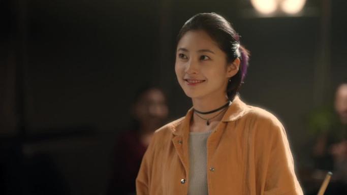 《求求你爱上我》因为有钱冬旎对赵莎莎的精彩演绎而更加引人入胜,观众们在欣赏剧情的同时,也不禁为钱冬旎的表演所打动,她让我们相信,每一个小角色都可以有大光芒,只要演员用心去塑造。