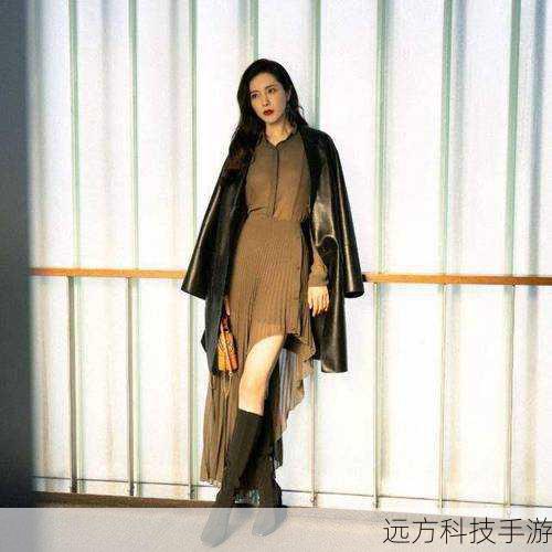观众们对于曾黎所塑造的钟艳给予了高度的评价,她不仅仅是在扮演一个角色,更是将钟艳变成了一个真实存在的人物,让观众能够感同身受,曾黎的出色表演不仅仅在于她对台词的精准把握和面部表情的生动演绎,更在于她能够深入角色的灵魂,理解钟艳的每一个想法和动机。