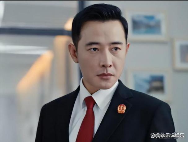 于新博的出色表演不仅仅体现在他对角色的演绎上,还体现在他对细节的把控上,他注重每一个表情、动作和台词的表达,力求做到完美无瑕,在剧中的一些关键场景中,他的一个眼神、一个微笑或者一个细微的动作,都能够传递出丰富的情感和信息,让观众能够更加深入地了解角色的内心世界。