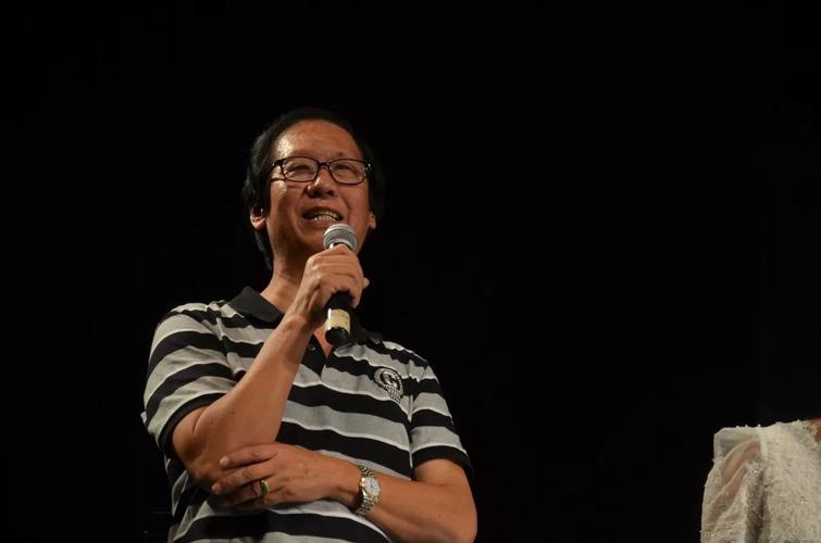 施羽,这位优秀的演员,将继续在演艺的舞台上绽放光彩,为我们带来更多的精彩和感动,而我们也将始终陪伴着他,见证他的每一次成长和进步,他是我们心中永远的明星,他的光芒将永远照亮我们前行的道路,无论是殷千票还是其他角色,施羽都将成为我们心中难以磨灭的记忆,他的表演将永远留在我们的心中,让我们一起期待施羽更加辉煌的未来!