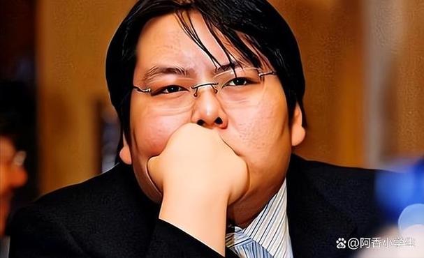 为了能够完美诠释马克这个角色,李红陶必定付出了大量的心血和努力,他需要深入研究角色的性格、背景和心理,以便能够在表演中真实地传达出角色的情感和意图,这不仅需要扎实的演技功底,更需要对表演艺术的热爱和敬畏。