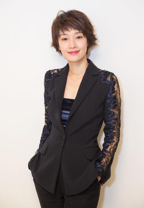 对于李红陶来说,未来的演艺道路还很长,充满了无限的可能和挑战,我们期待着他能够继续带给我们更多精彩的表演和优秀的作品,用他的才华和努力书写更加辉煌的演艺篇章。
