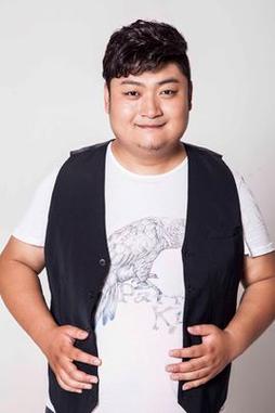 我们也应该对像李红陶这样默默耕耘在演艺界的演员们给予更多的关注和支持,他们用自己的汗水和努力为我们带来了无数的欢乐和感动,他们是艺术的创造者和传播者。