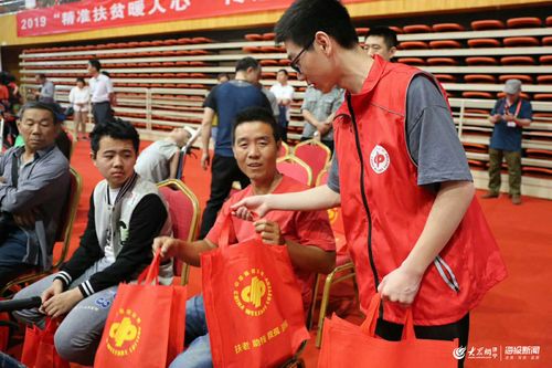除了在演艺事业上的追求,李红陶还积极参与各种公益活动,用自己的行动传递正能量,他关注社会问题,关心弱势群体,通过自己的努力为社会做出贡献,这种社会责任感和担当精神也让他赢得了更多人的尊重和喜爱。