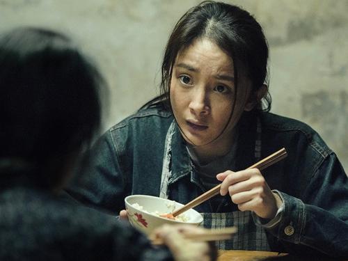 《宝贝》以其丰富的剧情、真实的人物形象和深刻的主题,吸引了众多观众的目光,它不仅仅是一部娱乐作品,更是一面反映社会现实和人性的镜子,它让我们在感受故事魅力的同时,也能从中汲取力量和智慧,无论是对于年轻人还是已经为人父母的观众来说,都具有重要的启示意义。