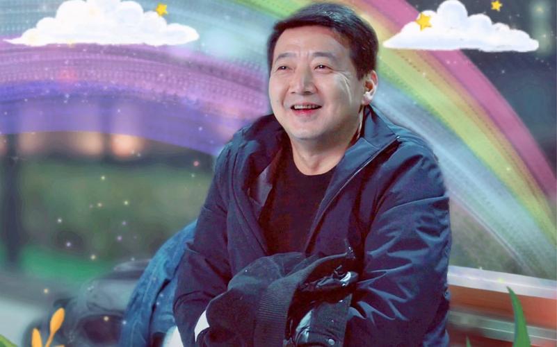 在未来的演艺道路上,我们相信王砚辉会继续带给我们更多精彩的表演,他将不断挑战自己,塑造出更多富有魅力的角色,而我们也将继续期待他在影视作品中的精彩表现,期待他用演技为我们带来更多的惊喜和感动。《回来的女儿》或许只是他演艺生涯中的一个亮点,而他的演艺之路必将继续闪耀光芒,为我们带来更多的经典之作,让我们一起为王砚辉的表演喝彩,期待他在未来的演艺事业中创造更多的辉煌!