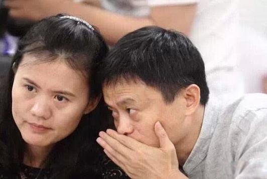 而在与其他角色的互动中,邵兵也展现出了出色的演技,他与女儿之间的情感纠葛,与同事之间的合作与竞争,都被他演绎得十分自然和真实。